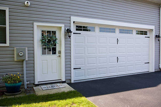 24/7 Emergency Garage Door Panel Replacement experts in Millstadt, IL